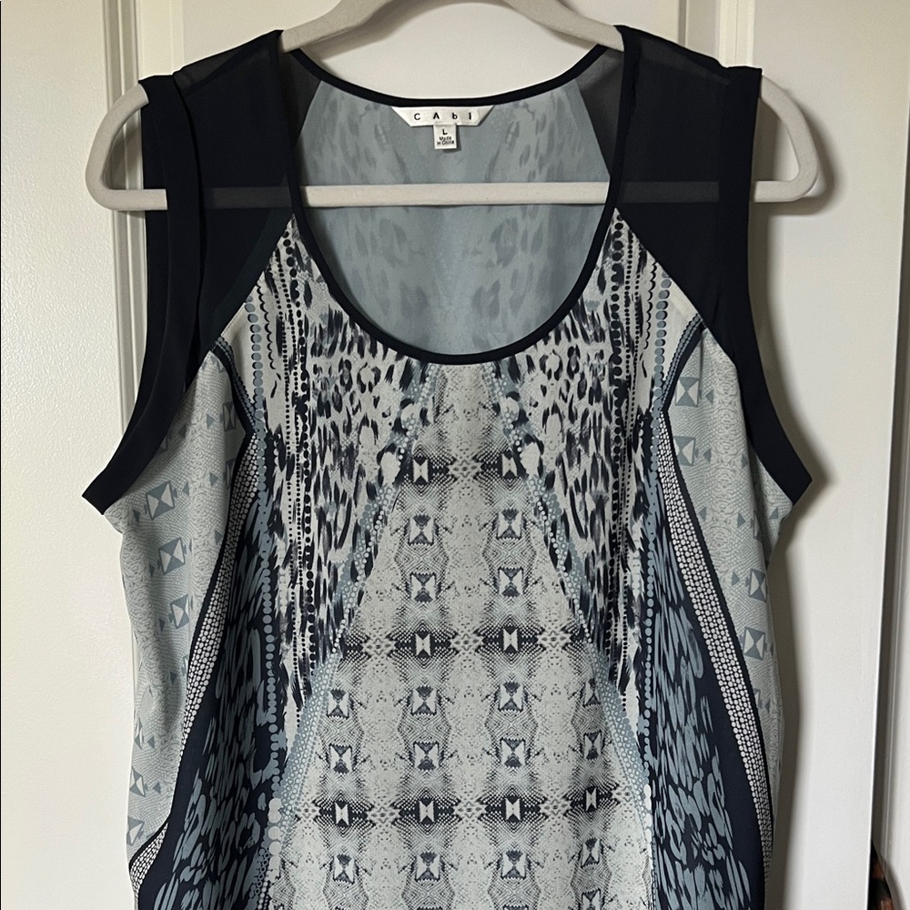 CAbi Women's Monochrome Patterned Sleeveless Top